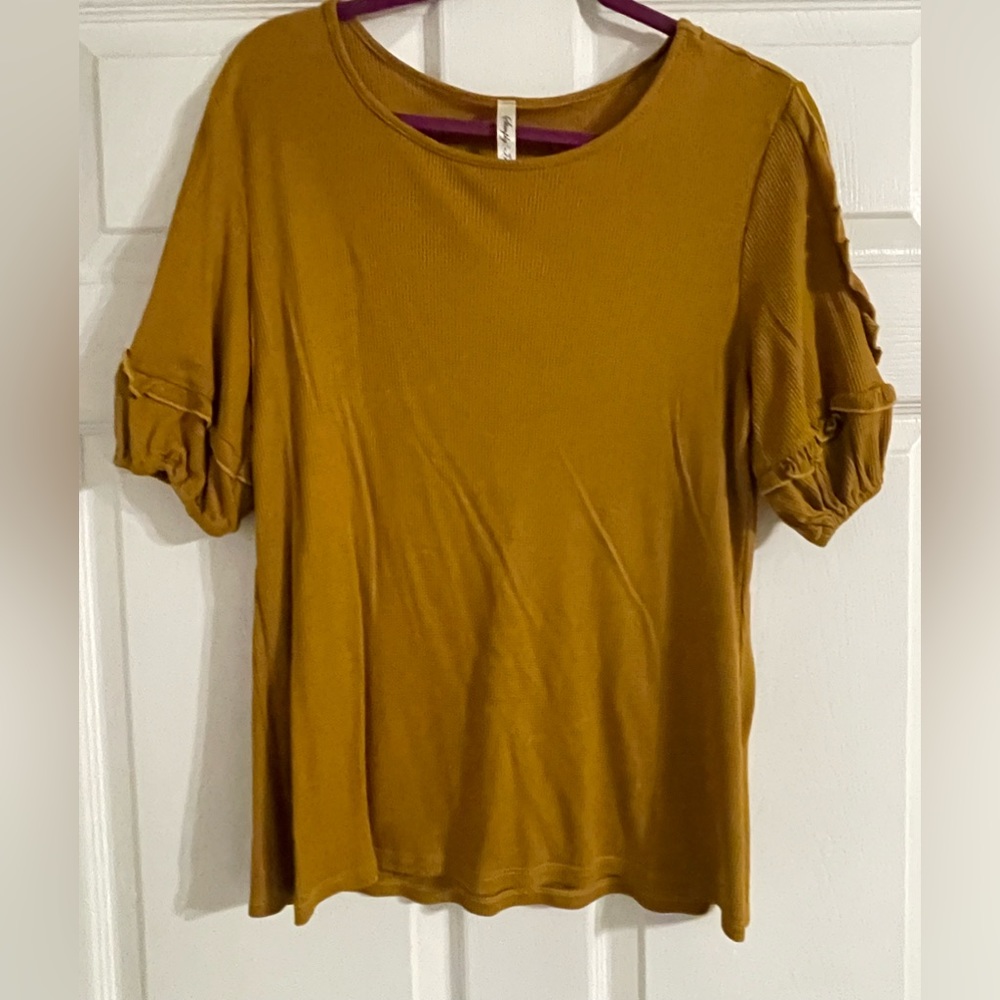 Simply irresistible mustard top